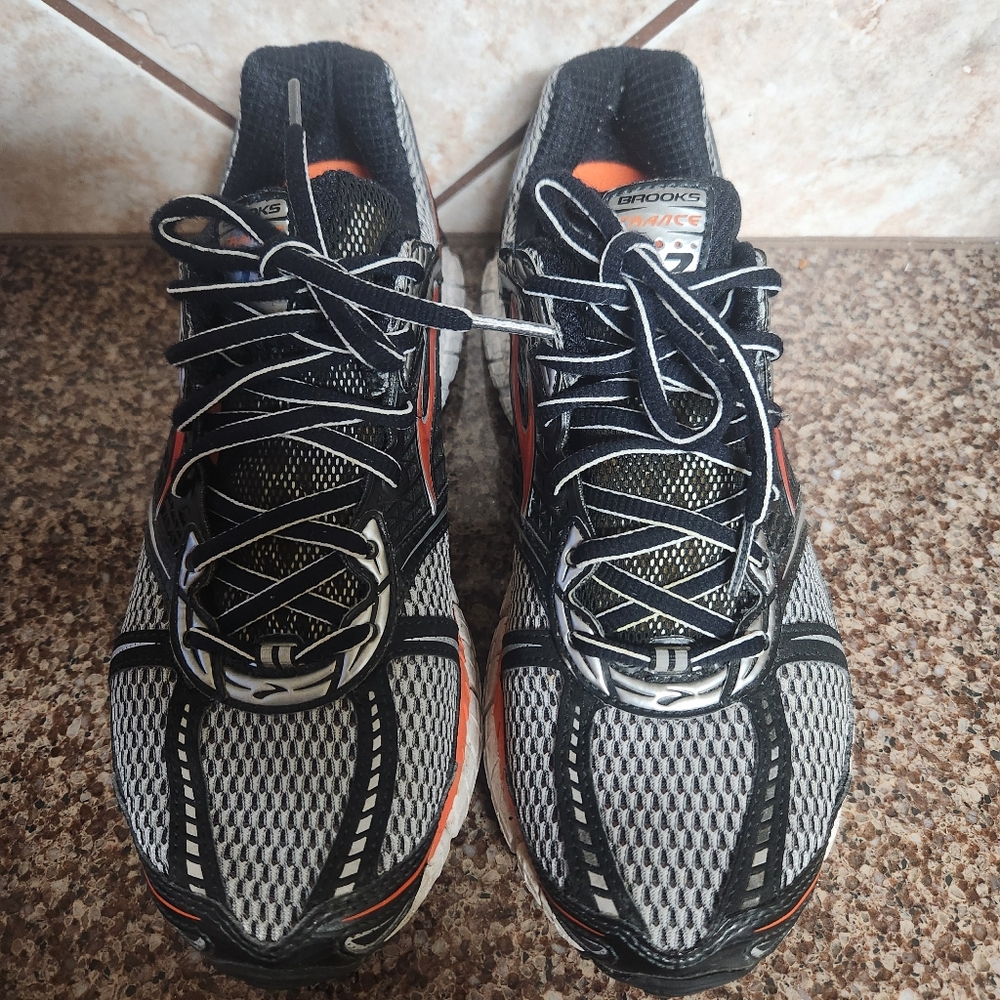 Brooks mens shoes